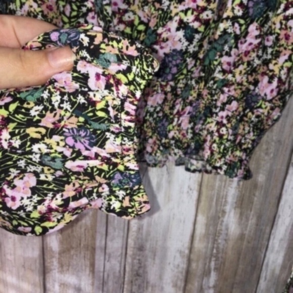 Wild Fable Pale Floral Ruffle Long Sleeve Blouse - Picture 4 of 7